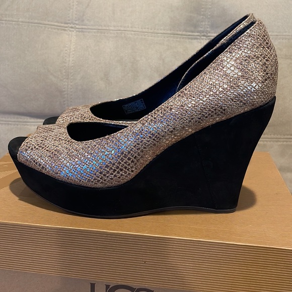 UGG Australia Toura Wedges - Picture 3 of 9